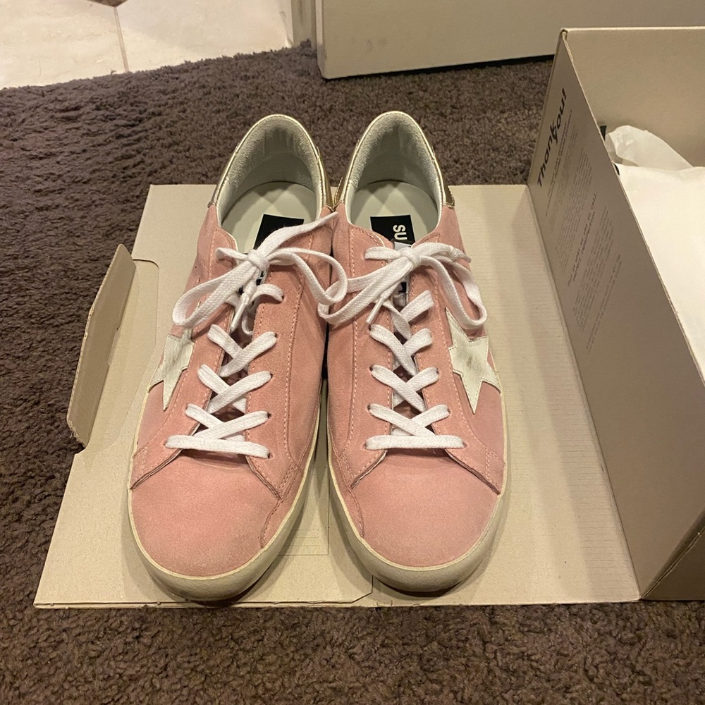 Women’s Golden Goose Super Star Low Top pink suede.